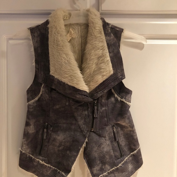 Lost April Tops - Lost April Faux Fur Vest